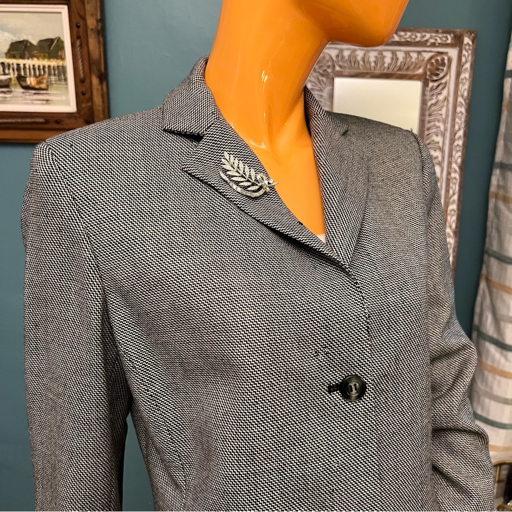 OSCAR DE LA RENTA Vintage Wool Blazer with Leather Elbow Patches - Picture 3 of 16